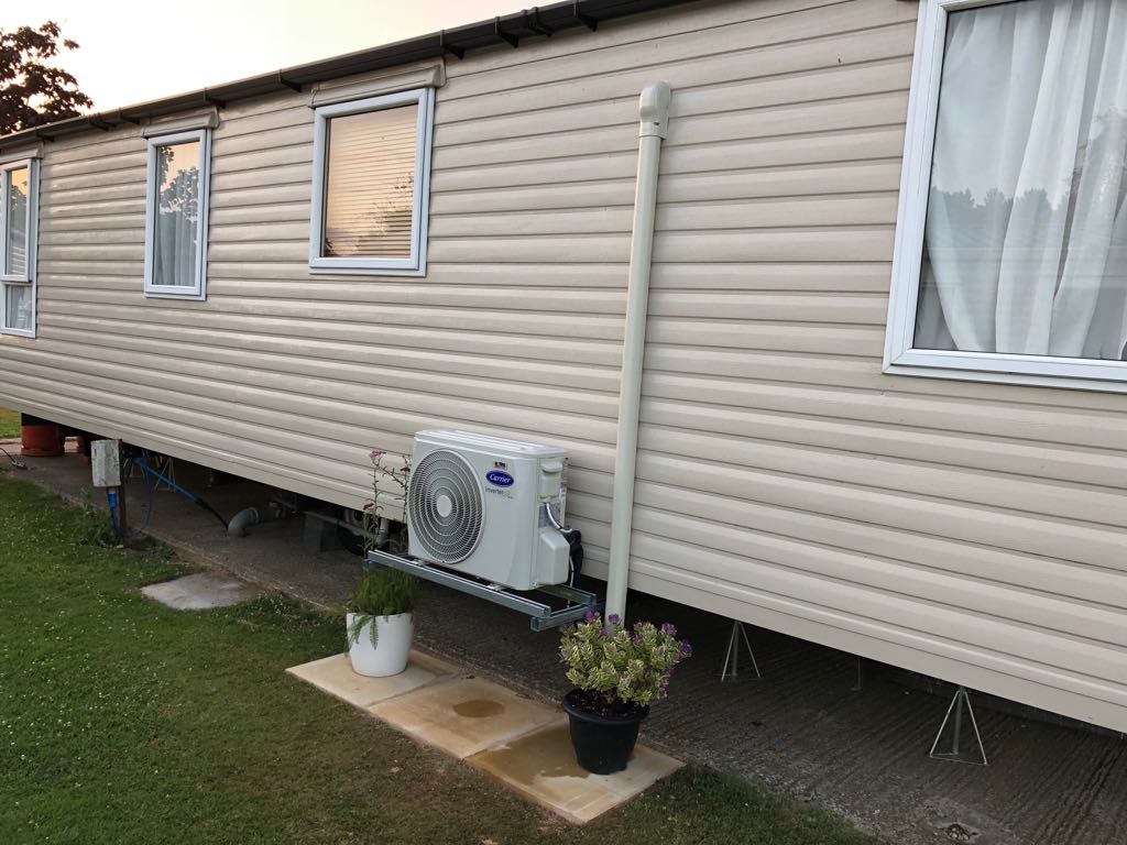 caravan-air-conditioning-outdoor-unit