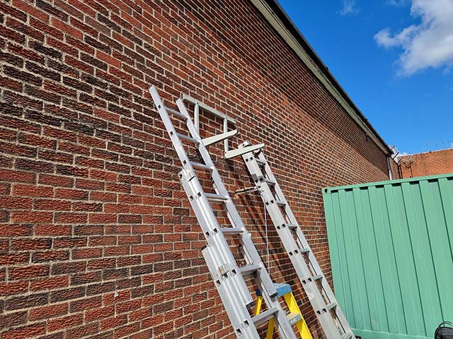 Tredici pizzeria air conditioning brackets